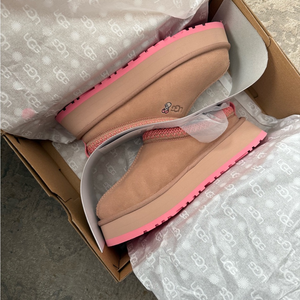 UGG TAZZ love 25 pink and Tan Slippers - Picture 2 of 3